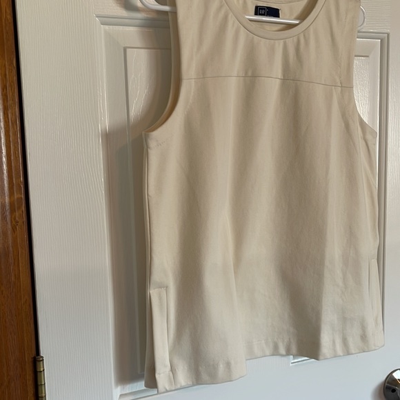 Gap cream sleeveless top with side zipper - Picture 5 of 5